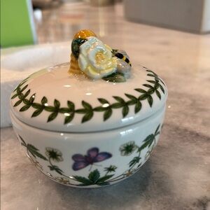 NWT Portmeirion Botanic Garden Bouquet Trinket Box with Bee Accent